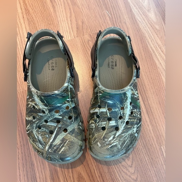 Crocs Men and Women Classic Clogs from Finish Line - Picture 1 of 13